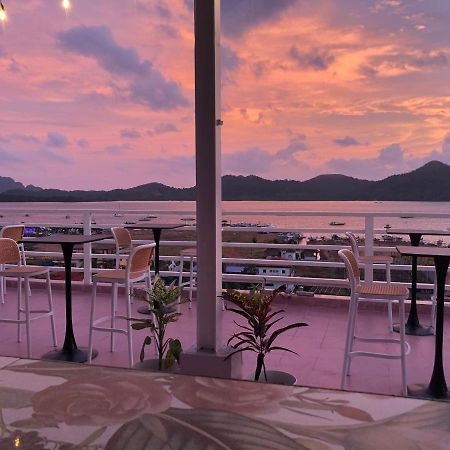 Sunburn Suites And Rooftop Bar Coron Extérieur photo